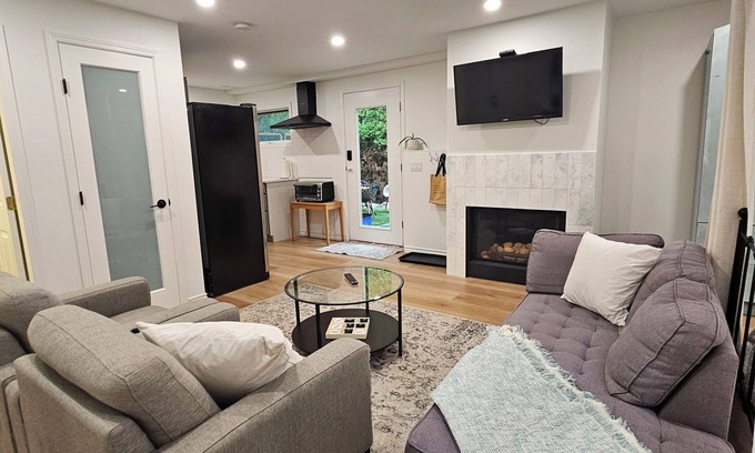 West Kelowna Estates Apartment | Mountain Side Studio nNesstled in Rosevalley Park lots of hiking & wineries.