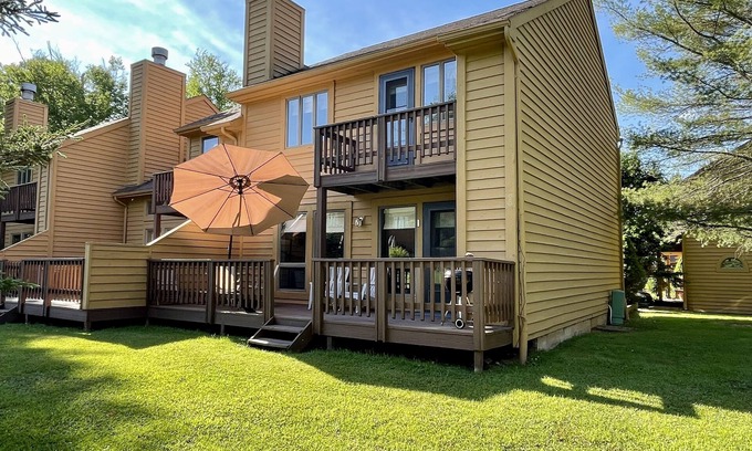 Davis House | Mountain State Escape Perfect Location