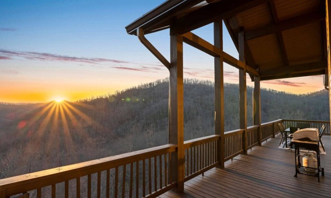 Sylva Condo | Mountain Stay, King Suite, Fireplace, and Mountain Views!