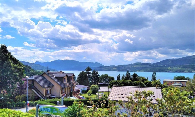 Savines-le-Lac Apartment | Mountain, T2 close to beach and shops.