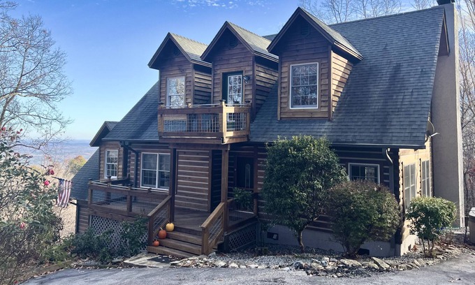 Lake Lure Cabin | Mountain Top Cabin in Lake Lure~Year Round Awesome Mountain/Sunset Views~Hot Tub