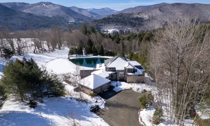 Pittsfield House | Mountain Top - Fresh Pond - Killington - Hot Tub