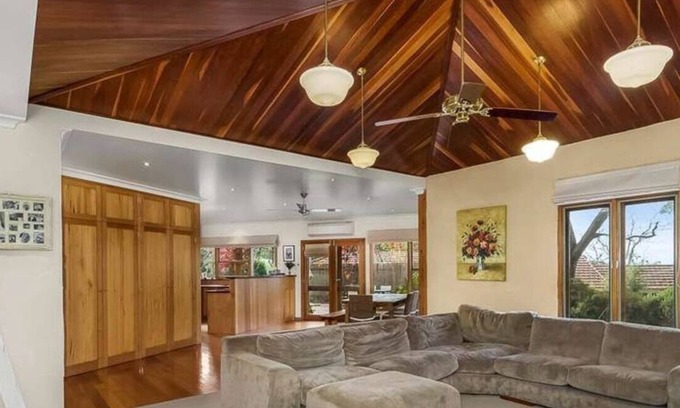 Eltham North House | Mountain-top Mudbrick Mansion