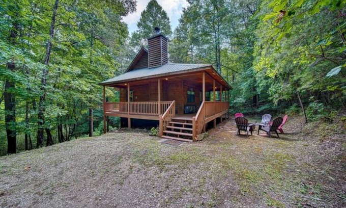 Blairsville House | Mountain Top Retreat - Secluded Mountain Cabin close to North Carolina!
