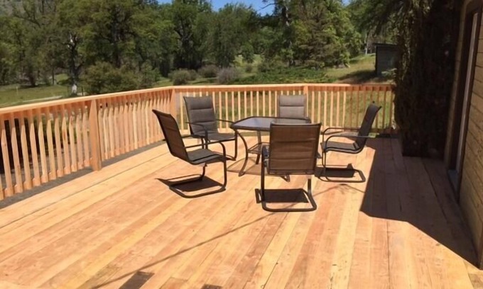 Oakhurst Hotel | Mountain Trail Lodge & Vacation Rentals