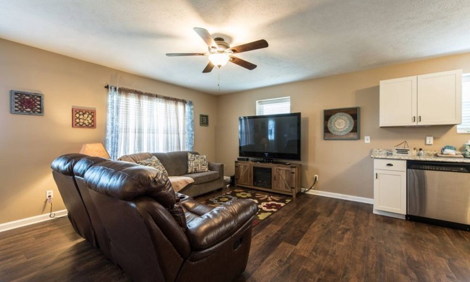Kodak Condo | Mountain View 1BR Condo! Book 3 Nights, Get 1 FREE