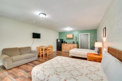 Briceville Apartment | Mountain-View Briceville Studio Pets Welcome!