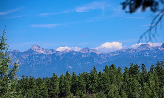 Loma Linda Cabin | Mountain-View Cabin Retreat, 3 BR Main House + 1 BR Apartment, Sleeps 10