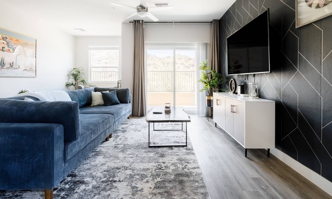 South Mountain Apartment | Mountain View - Clean & Stylish W/ Garage Parking