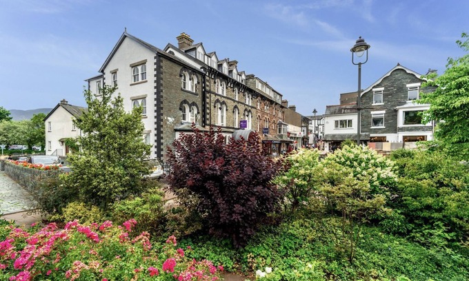 Keswick Cottage | Mountain View - an apartment that sleeps 4 guests in 2 bedrooms