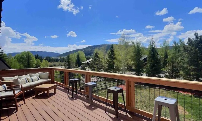 Frisco House | ⛷️Mountain View Home🌲4 Seasons Room☀️Rooftop Deck♨️Hot Tub🤑$0 Cleaning Fees