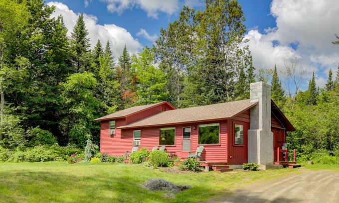 Franconia House | Mountain-view home with wood stove, close to town & slopes - dogs welcome