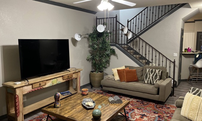 Las Cruces Apartment | Mountain View Hospital, White Sands, Downtown