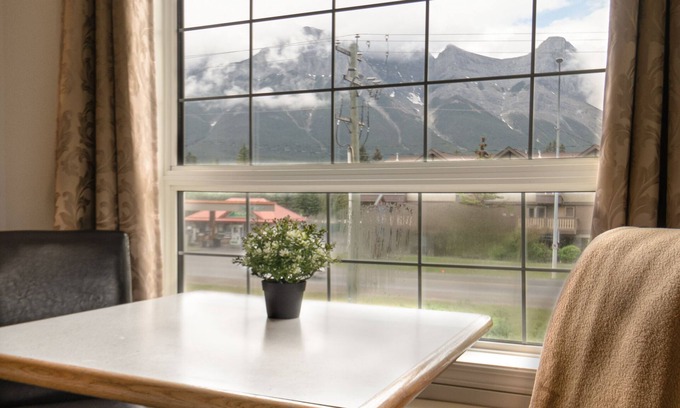 Canmore Hotel | Mountain View Inn