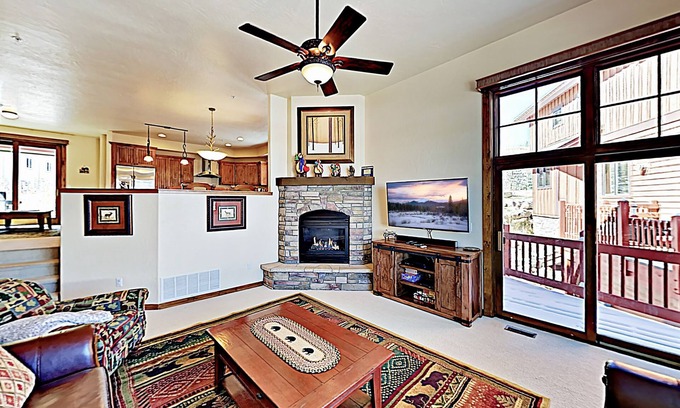 Bear Crossing House | Mountain View Townhome with Private Hot Tub, 2 Gas Fireplaces - Near Skiing