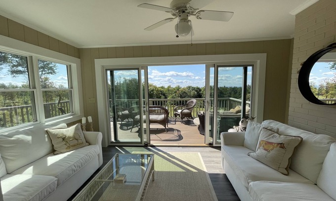 Tuftonboro House | Mountain View Getaway-Near Lake Winnipesaukee