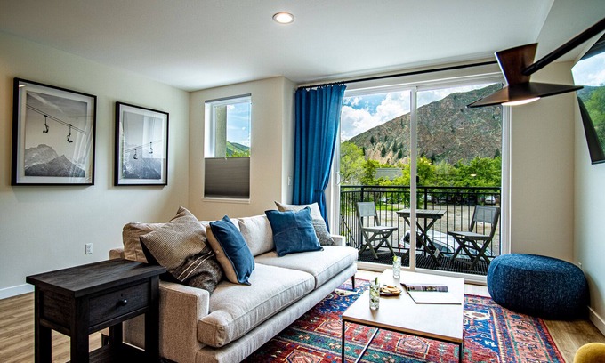 Hailey Condo | Mountain View Villa - Lux 3BD w/Roof Terrace - Downtown Hailey