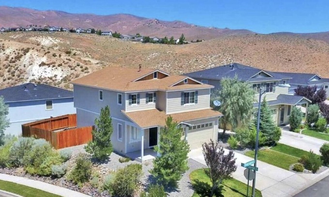 Northwest Reno House | Mountain View’s Home For Traveling Professionals