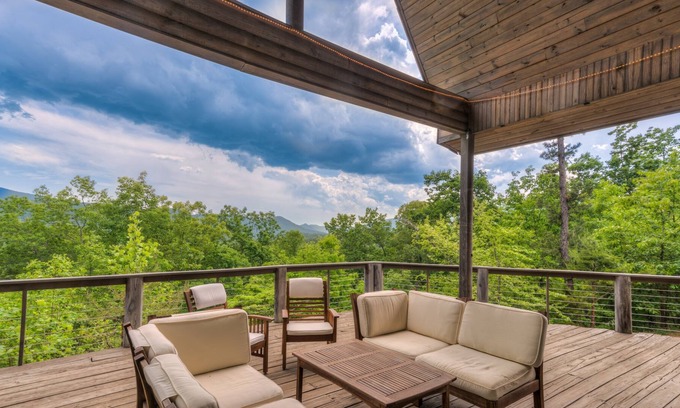 Mill Spring House | Mountain views - Hot Tub - Pet Friendly