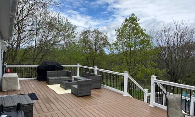 Front Royal House | Mountain Views in Buena Vista Farm - Entire Home