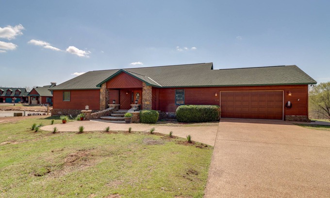 Fairfield Bay House | Mountain Views + Shared Pool: Ozarks Family Home