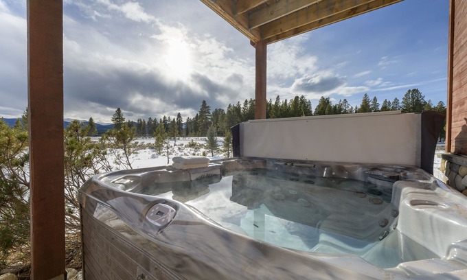 Pole Creek Meadows House | Mountain Views w/Hot Tub