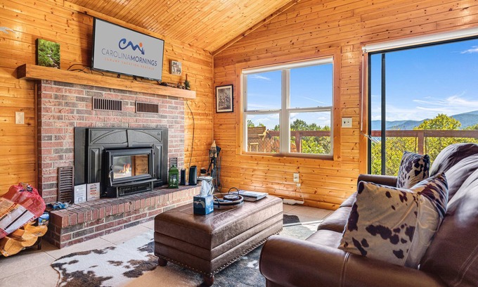 Waynesville Cabin | Mountain Vista | Hot Tub, Views & 2 Decks🌄 Near Waynesville + Biltmore Pass