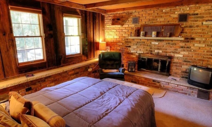 Ellicottville Ski Chalet | Mountain Watch 4 Bedroom Chalet by RedAwning