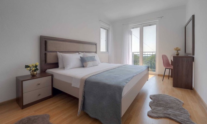 Lapcici Villa | Mountain Wreath Villa