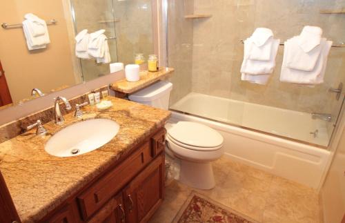 Mammoth Lakes House | Mountainback #17, Den