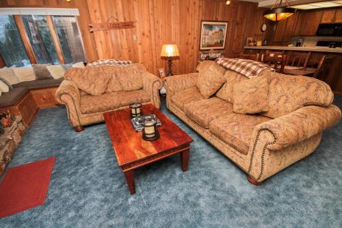 Mammoth Lakes House | Mountainback #45, Den