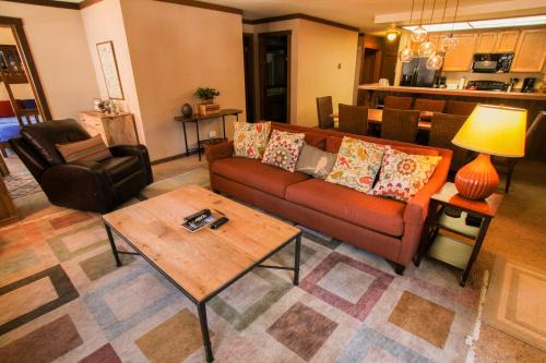 Mammoth Lakes House | Mountainback #73, Den