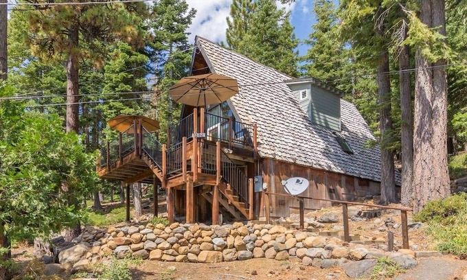 Talmont House | Mountaineer by AvantStay Classic A Frame w/ a Great View & Access To Lake Tahoe Park Association