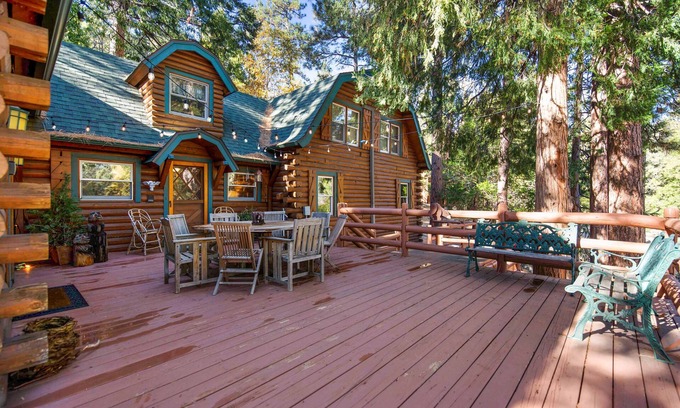 Pine Cove Cabin | Mountaineer's Lodge *Spa, Pool Table, Fireplace*