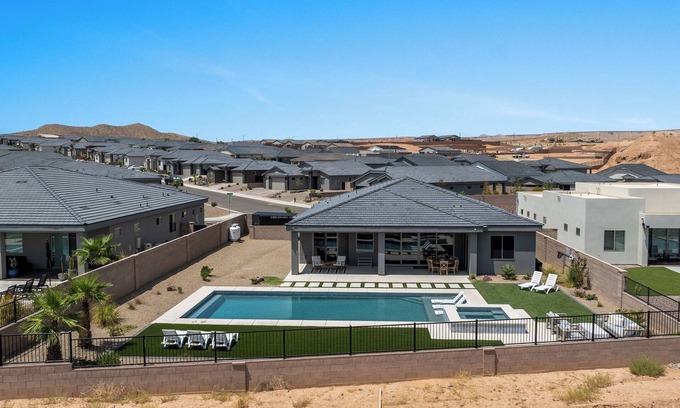 Mesquite House | Mountains and Saltwater Pool