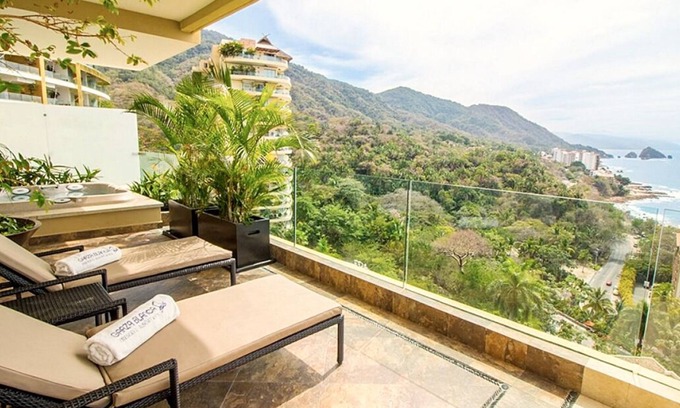 Romantic Zone Resort | Mountainside 2 Bedroom Residence with Ocean Views & Jacuzzi