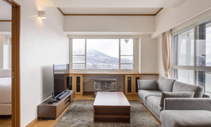 Hirafu Apartment | Mountainside Palace