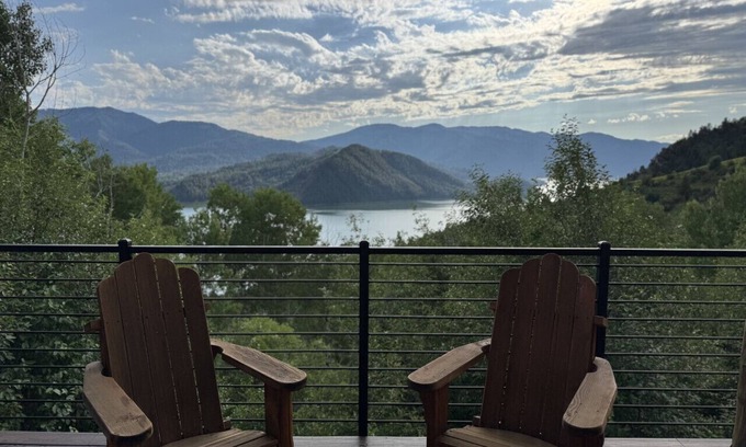 Irwin Cabin | Mountaintop Cabin Retreat (Lake Views!)