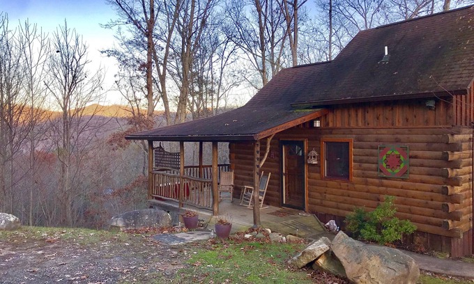 Hot Springs Cabin | Mountaintop View 1.5 miles from downtown. Hot Tub, WiFi, Fireplace