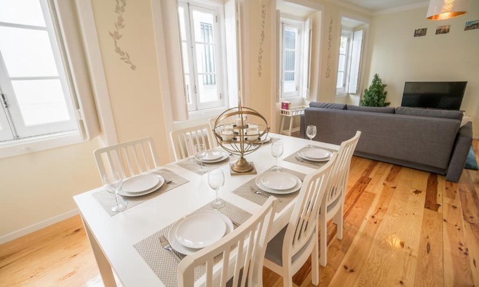 Socorro Apartment | Mouraria 2 Bedroom Apartment