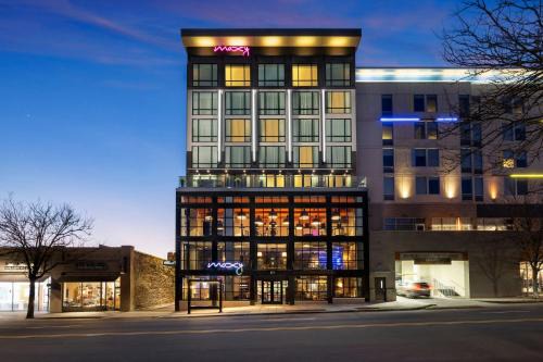 Downtown Asheville Hotel | Moxy Asheville