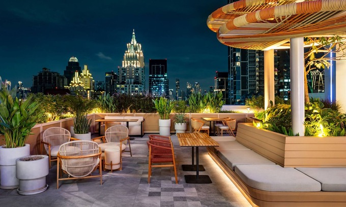 Pathumwan Hotel | Moxy Bangkok Ratchaprasong