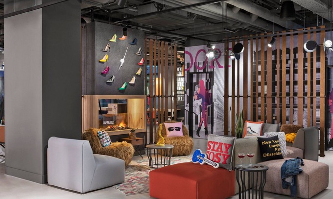 Stadtmitte Hotel | Moxy Duesseldorf City