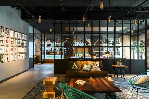 Sumida Hotel | MOXY Tokyo Kinshicho