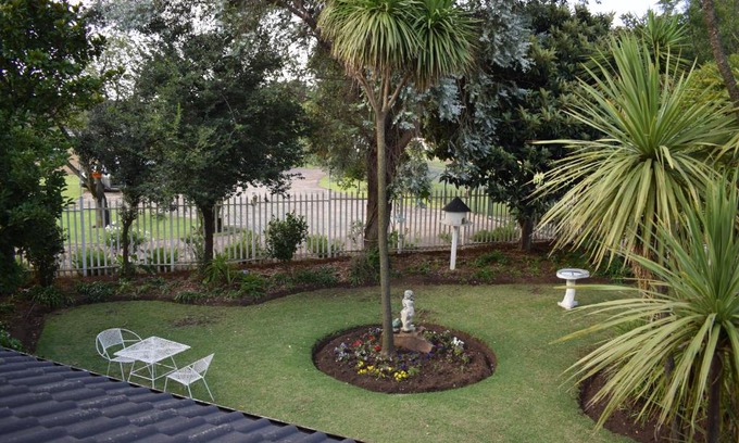 Farrarmere Bed & Breakfast | Moye Guest House