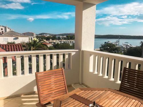 Barbat na Rabu Apartment | MR. HALL Apartments