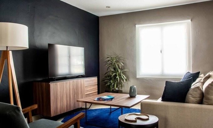 Roma Sur Apartment | Mr. W | Cute, Renewed Roma Apartment