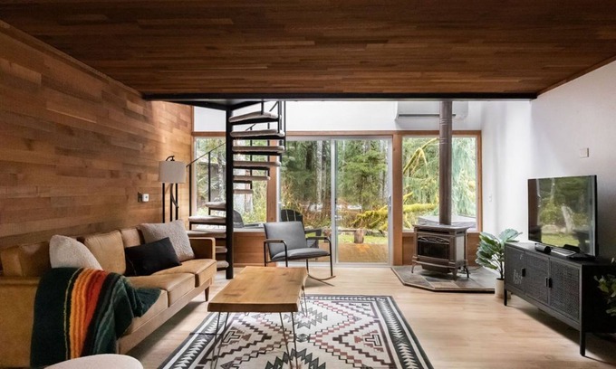 Warnick Cabin | Mt Baker Cabin w/Hot Tub, Sauna, Firepit, BBQn