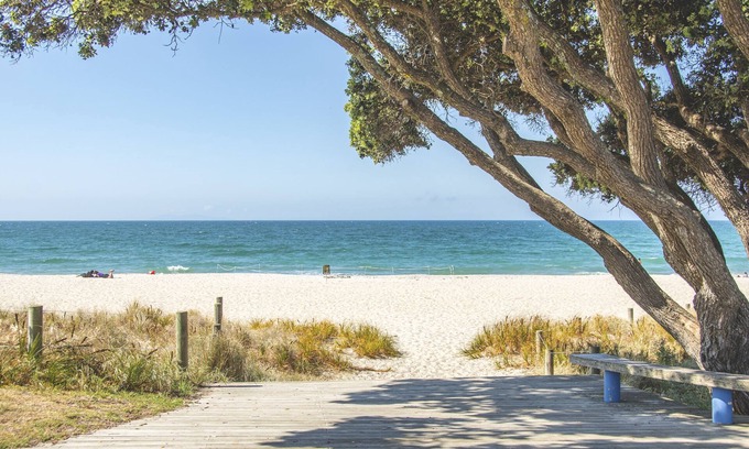 Mount Maunganui Cottage | Mt Beach Retreat - Mt Maunganui Holiday Home