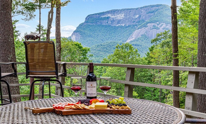Cashiers House | Mt Getaway w/Spectacular Views, Hot Tub, Fire Pit, 10 acres, 4 miles to Cashiers